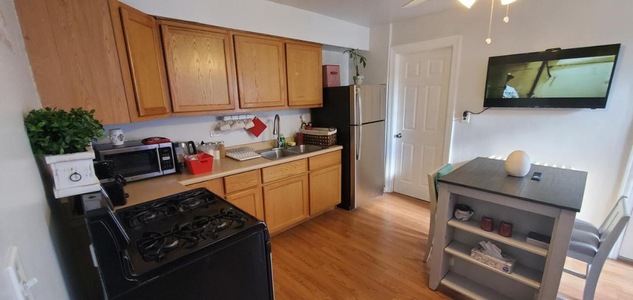 Cozy 1 Bedroom, 1 Min From Irving Park Blue Line, Free Parking Чикаго Экстерьер фото