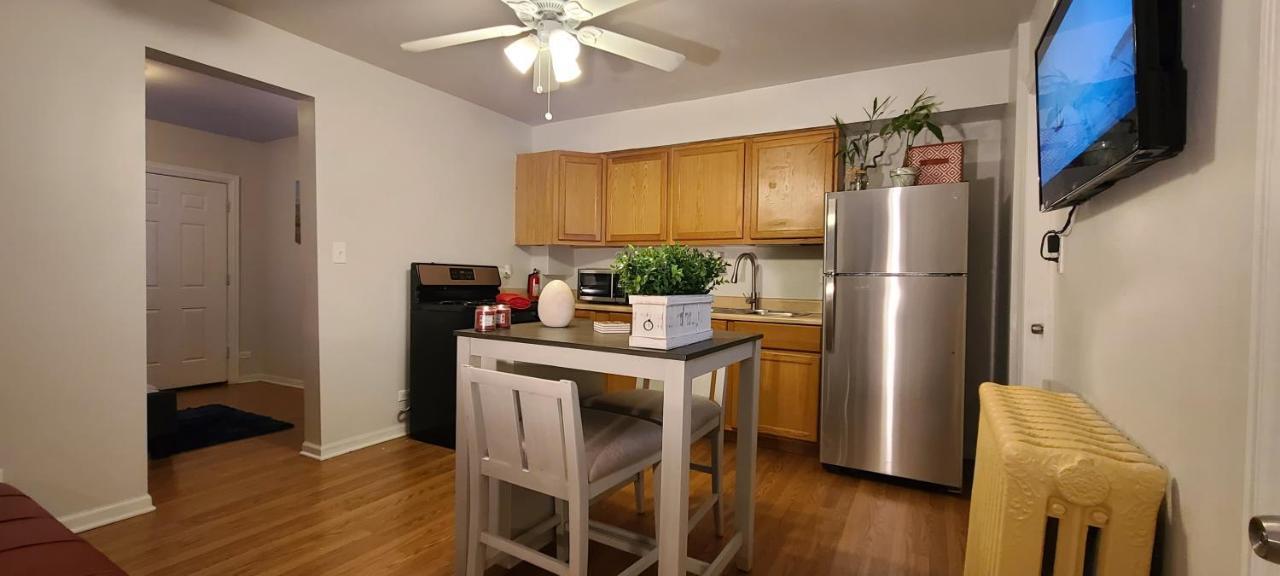 Cozy 1 Bedroom, 1 Min From Irving Park Blue Line, Free Parking Чикаго Экстерьер фото